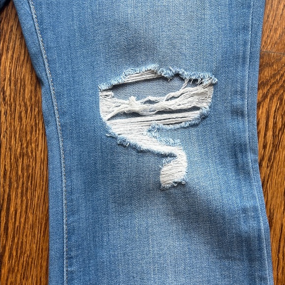 NWOT Levi's® Women's 726 High-Rise Flare Jeans - Light Indigo Destructed 28 - Picture 5 of 9